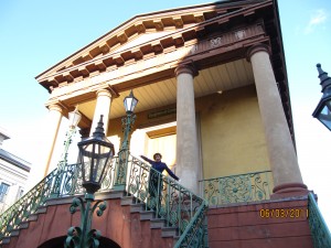Marianna takes in one of the historic buildings in Charleston.